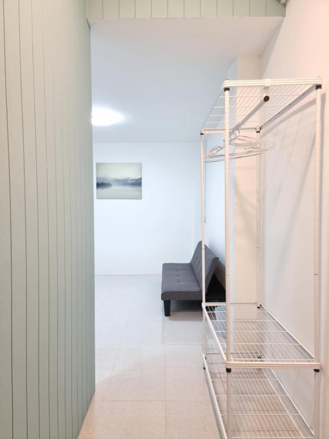 The Zai Apartment Ban Krathum Lom Esterno foto