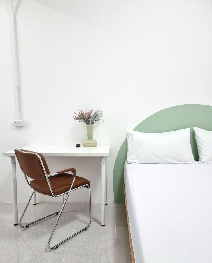 The Zai Apartment Ban Krathum Lom Esterno foto