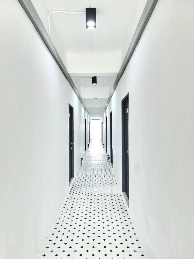 The Zai Apartment Ban Krathum Lom Esterno foto
