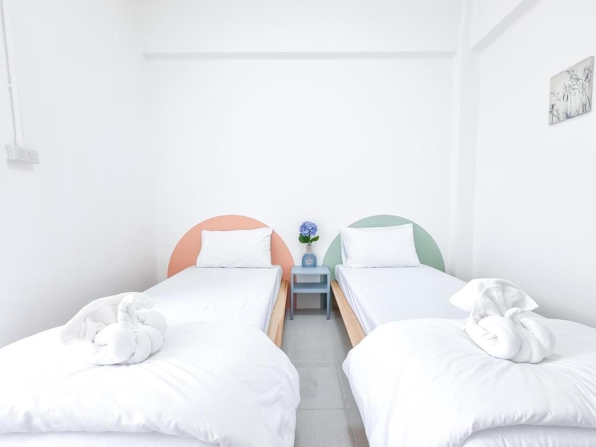 The Zai Apartment Ban Krathum Lom Esterno foto