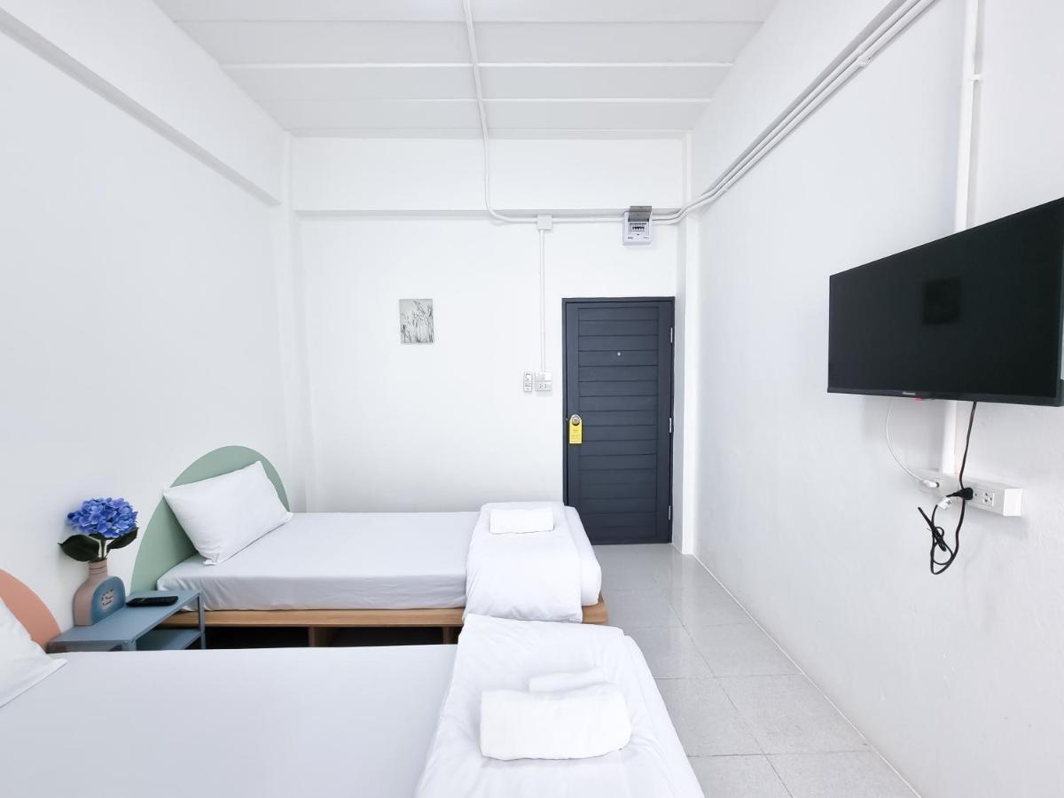 The Zai Apartment Ban Krathum Lom Esterno foto
